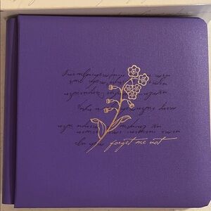 Creative Memories 7x7 Triumph Lavender Floral Embossed Photo Album